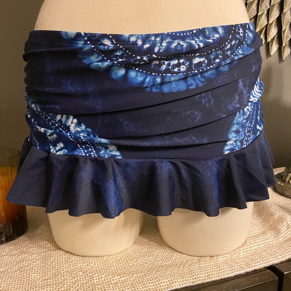 Heat women’s skirted bottom swimwear